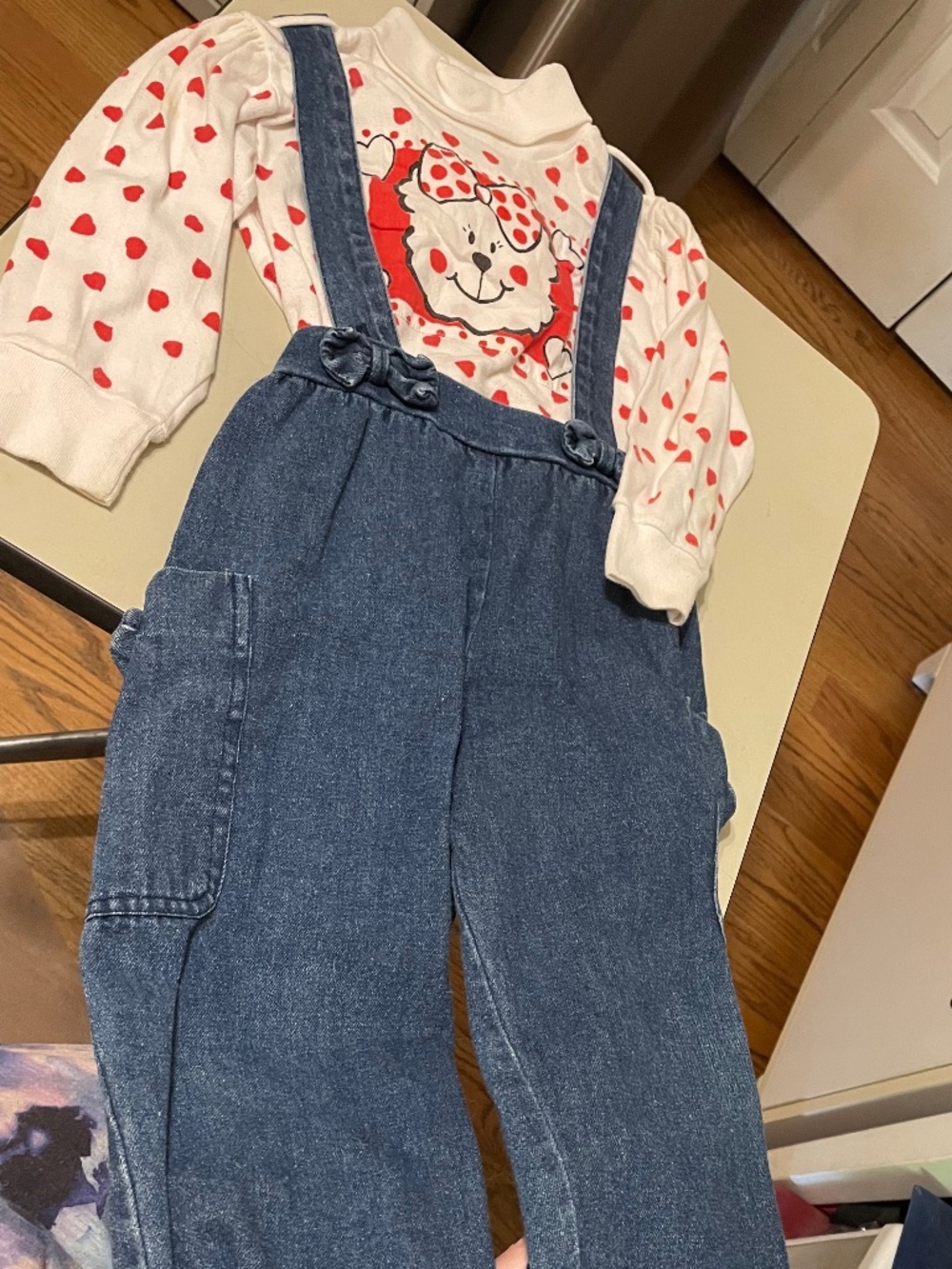 Childs 2 piece outfit - Jeans & Top - size 4